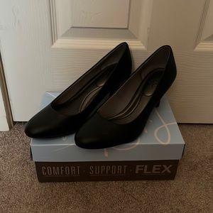 Brand new never worn kitten heels